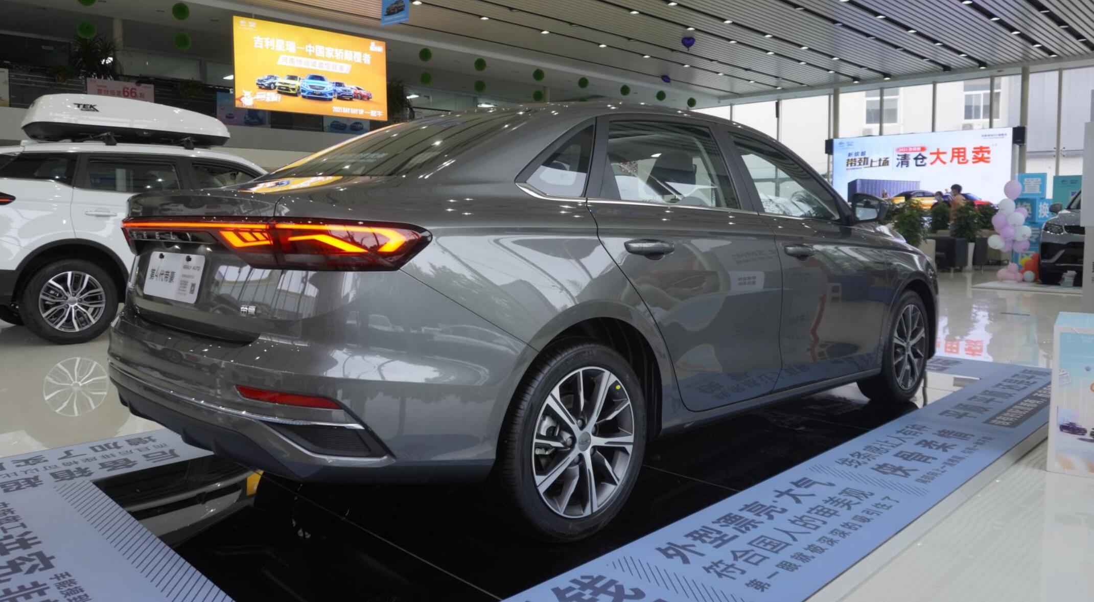 到店实拍吉利帝豪,吉利帝豪高配和星瑞低配