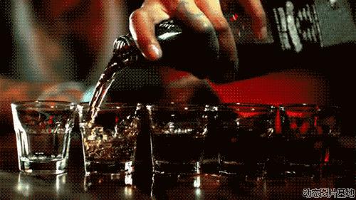 在每次不开心的时候身边都会有你,在每个坚持不下去的瞬间