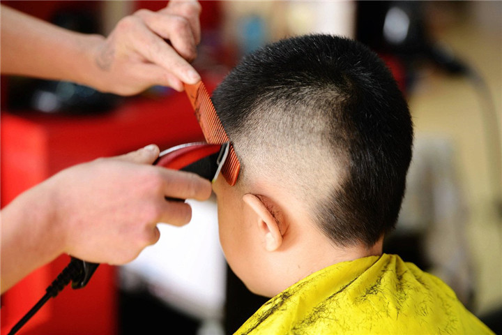 如何克服小孩剪发恐惧,小孩为什么怕剪发