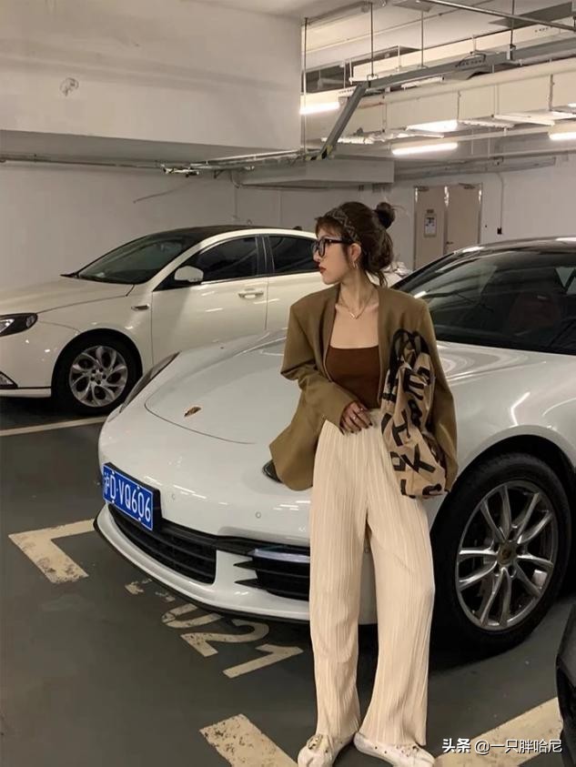 大衣配阔腿裤怎样搭配鞋子和袜子,冬浅咖色阔腿裤怎么搭配鞋子好看