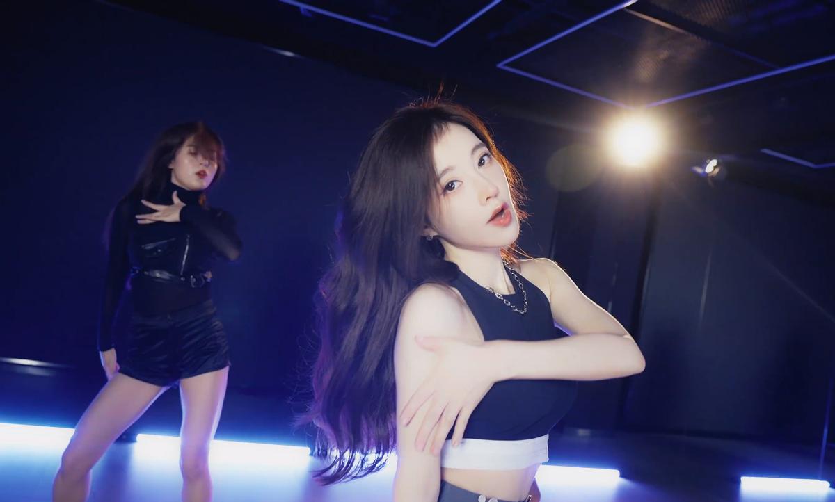 冯提莫直播跳舞回放,冯提莫百变大咖秀热舞