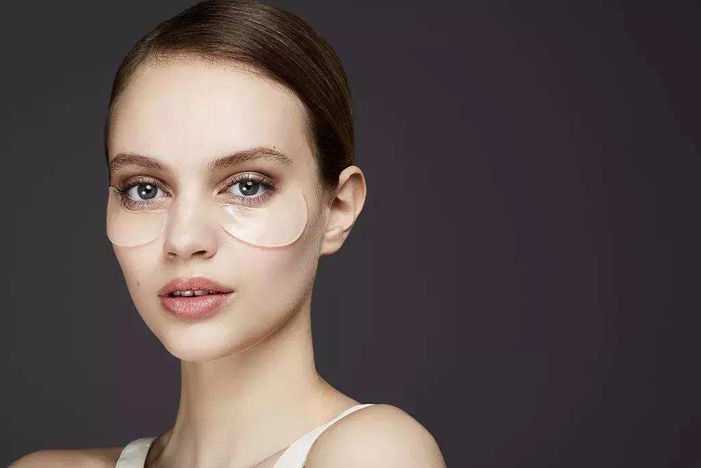 眼部护理永远都是护肤的重中之重,护肤和眼部护理全过程