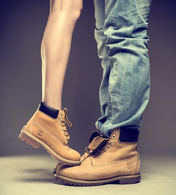 高帮鞋教学慢动作,三个动作把脚变得又细又长