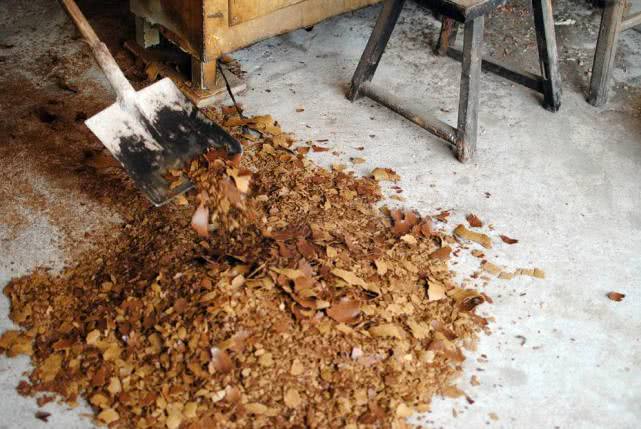 水库钓鱼怎样挂钓饵玉米粒,自制水库野钓玉米粒鱼饵