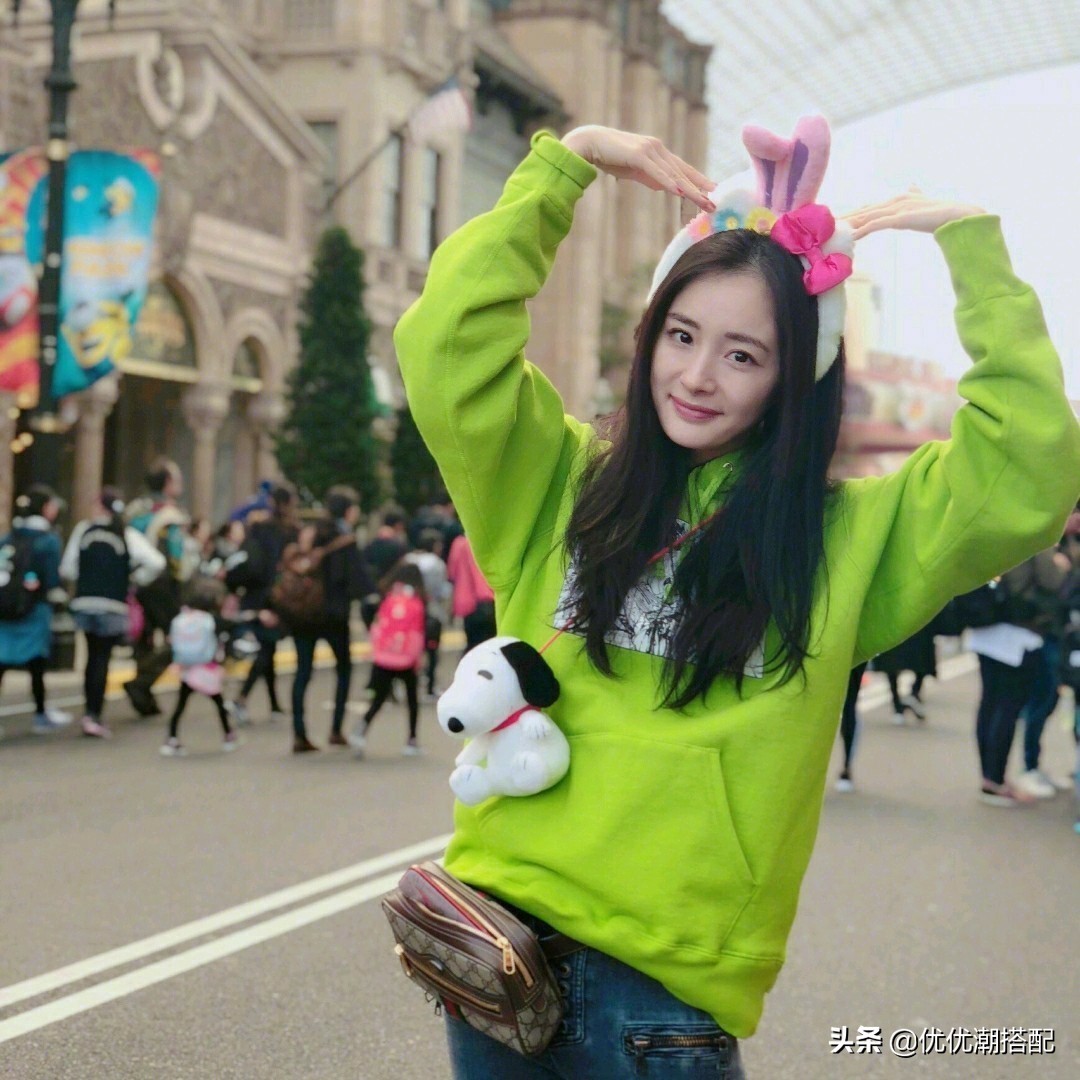 江疏影热巴穿荷叶边衬衫好甜美,杨幂热巴江疏影最新街拍盘点