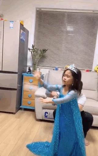 这就是90后爸爸带娃方式,爸爸的带娃方法是不是最好的