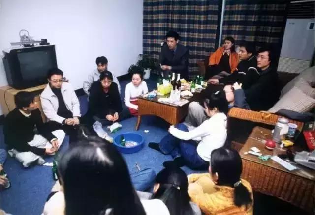 岳云鹏连续13年为郭德纲庆生,郭德纲岳云鹏在同龄人中成就