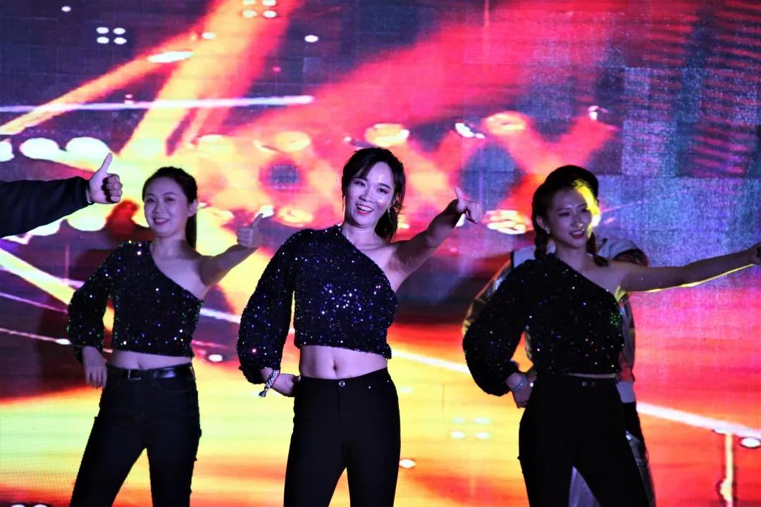 大唐阜新煤制天然气“奋进新时代砥砺再出发”——公司携手新邱区、工程公司举办迎国庆文艺汇演