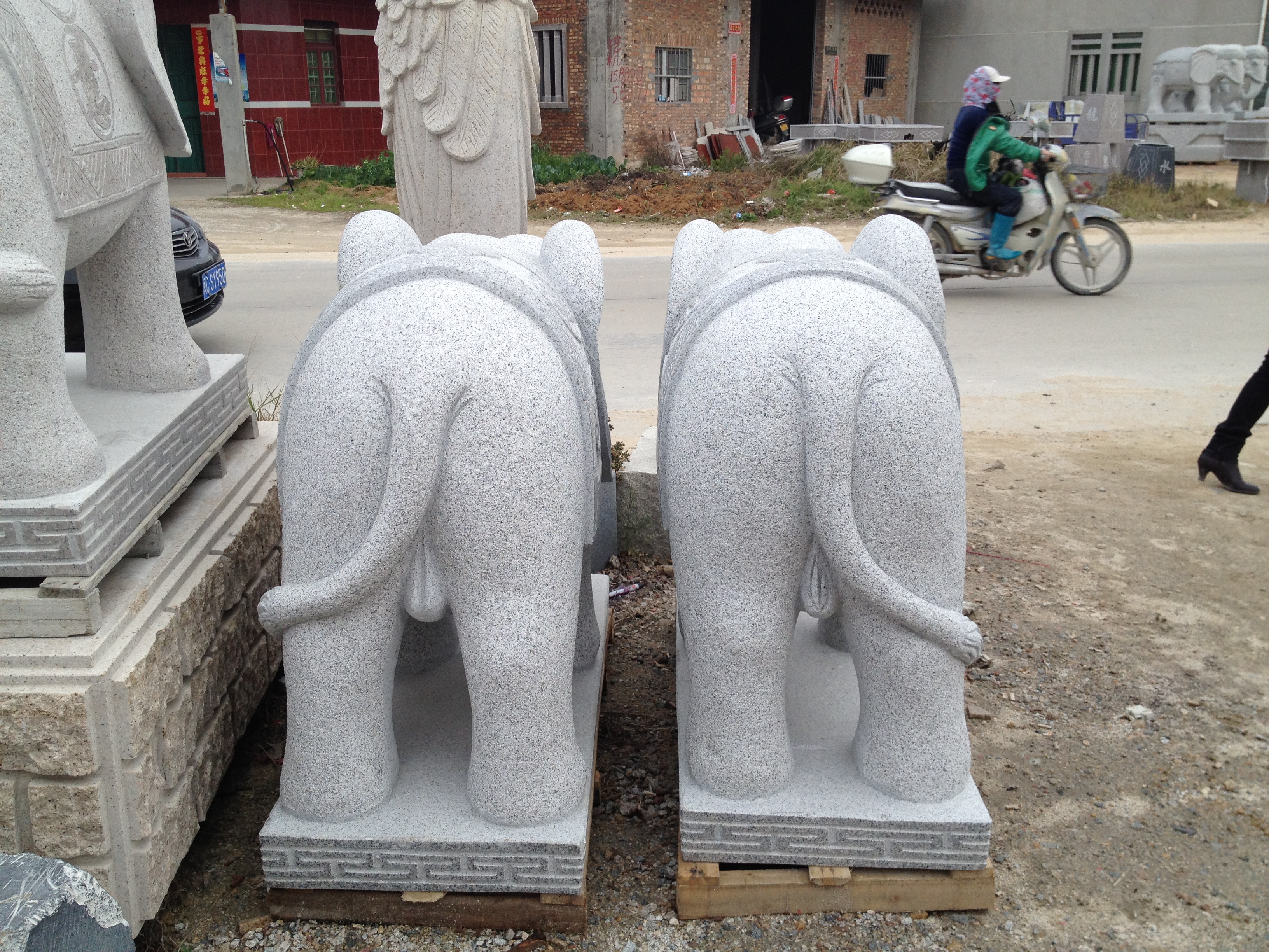 石雕大象的摆放讲究为何也是“男左女右”？