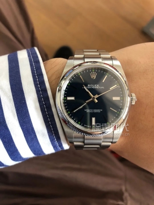 网友晒自己微信好友数量,网友晒1300手表