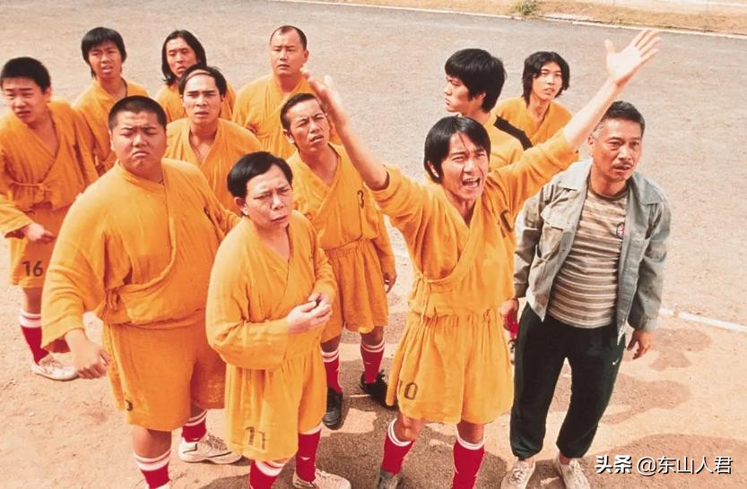 赵薇帮周星驰剃光头,赵薇少林足球剃头了吗