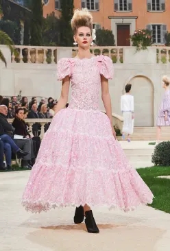 chanel香奈儿1995年时装秀,chanel香奈儿2015高级时装秀