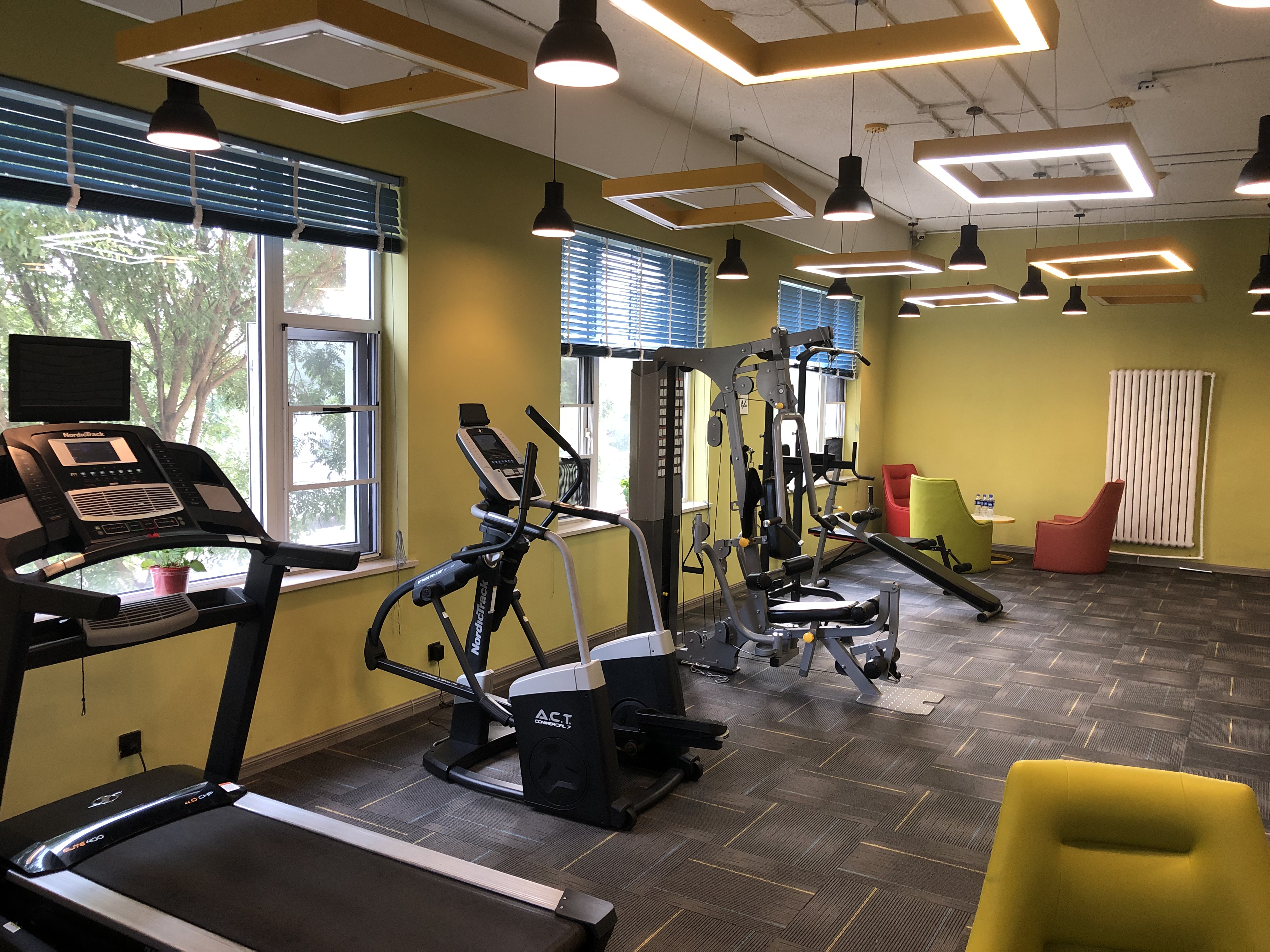 两家“宜必思.尚品”各有千秋，你的styles是什么？