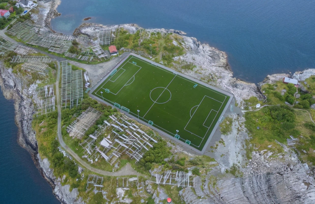 墓地足球场惊现河南，难道推进社区足球场地建设又成面子工程