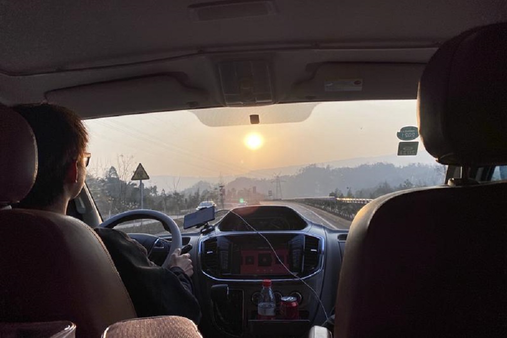 大通2.5t柴油c型房车动力,上汽大通v80柴油13.98万房车