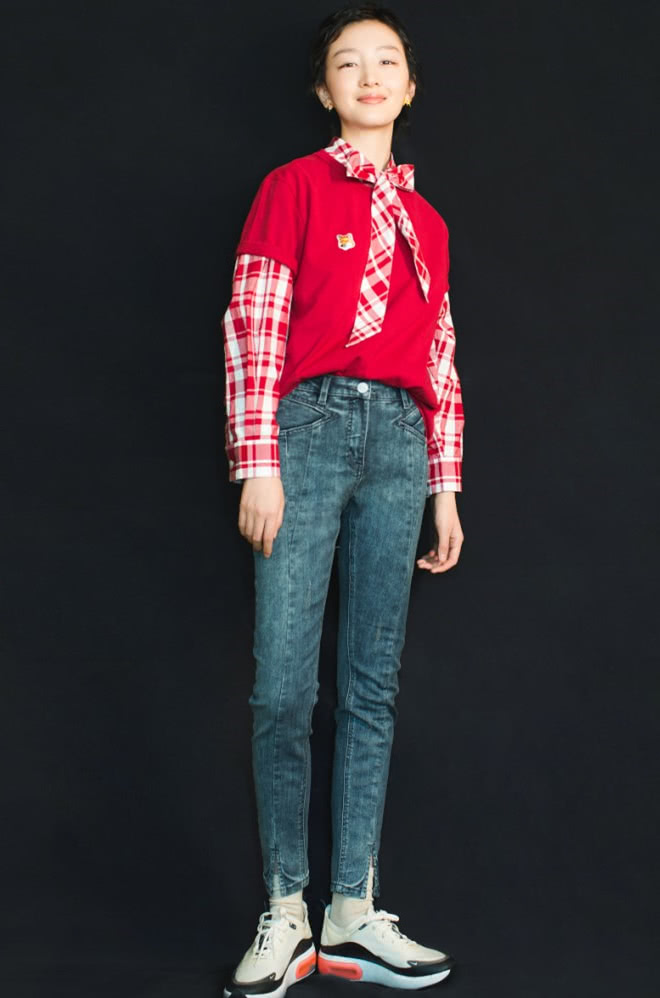 “冬叔”也太会穿了,假两件套+牛仔裤,嫩回了中学生模样!