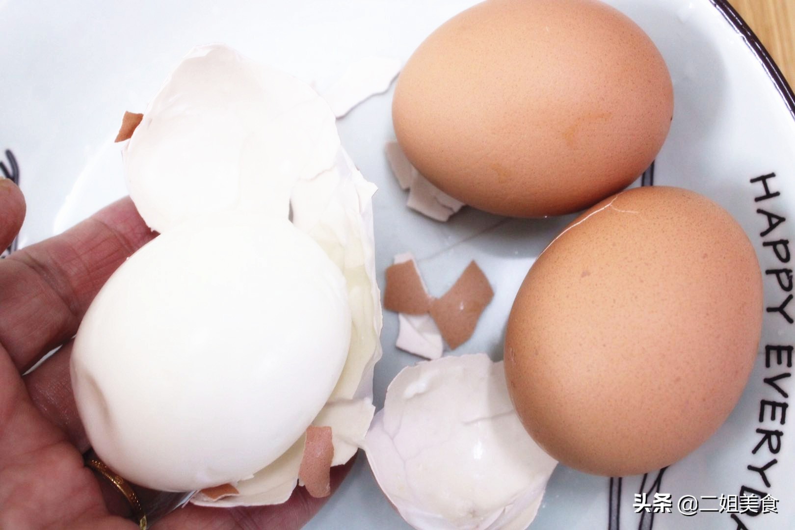 煮鸡蛋怎样剥皮不烂,煮鸡蛋不破裂又容易剥皮的好方法