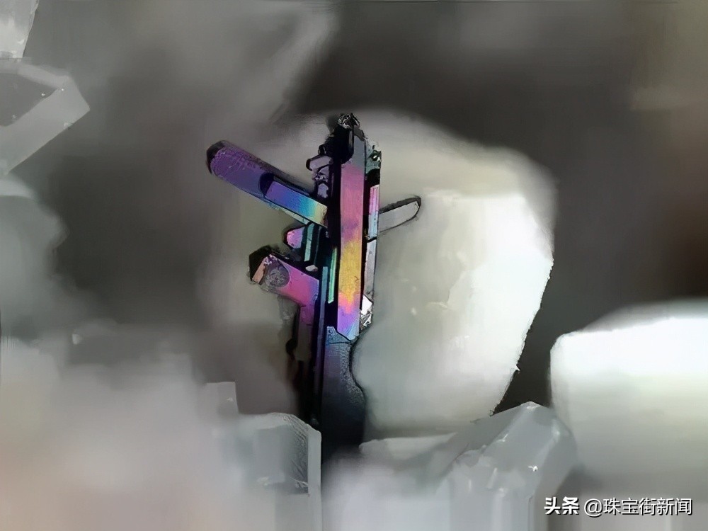 水晶牙膏里有宝藏吗,水晶里的发丝有黑色的么