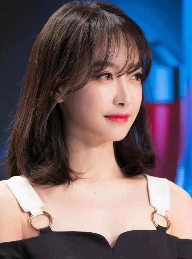 适合圆脸女生的十款短发发型,圆脸女生适合什么样的发型短发