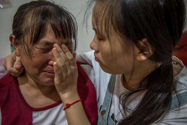 高三女生说自己是“处女”，却挤出“母乳”，妈妈得知原因后落泪