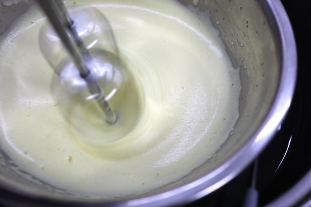 无油无糖的小蛋糕，老人和血糖高的人特别喜欢吃，暄软蓬松解馋