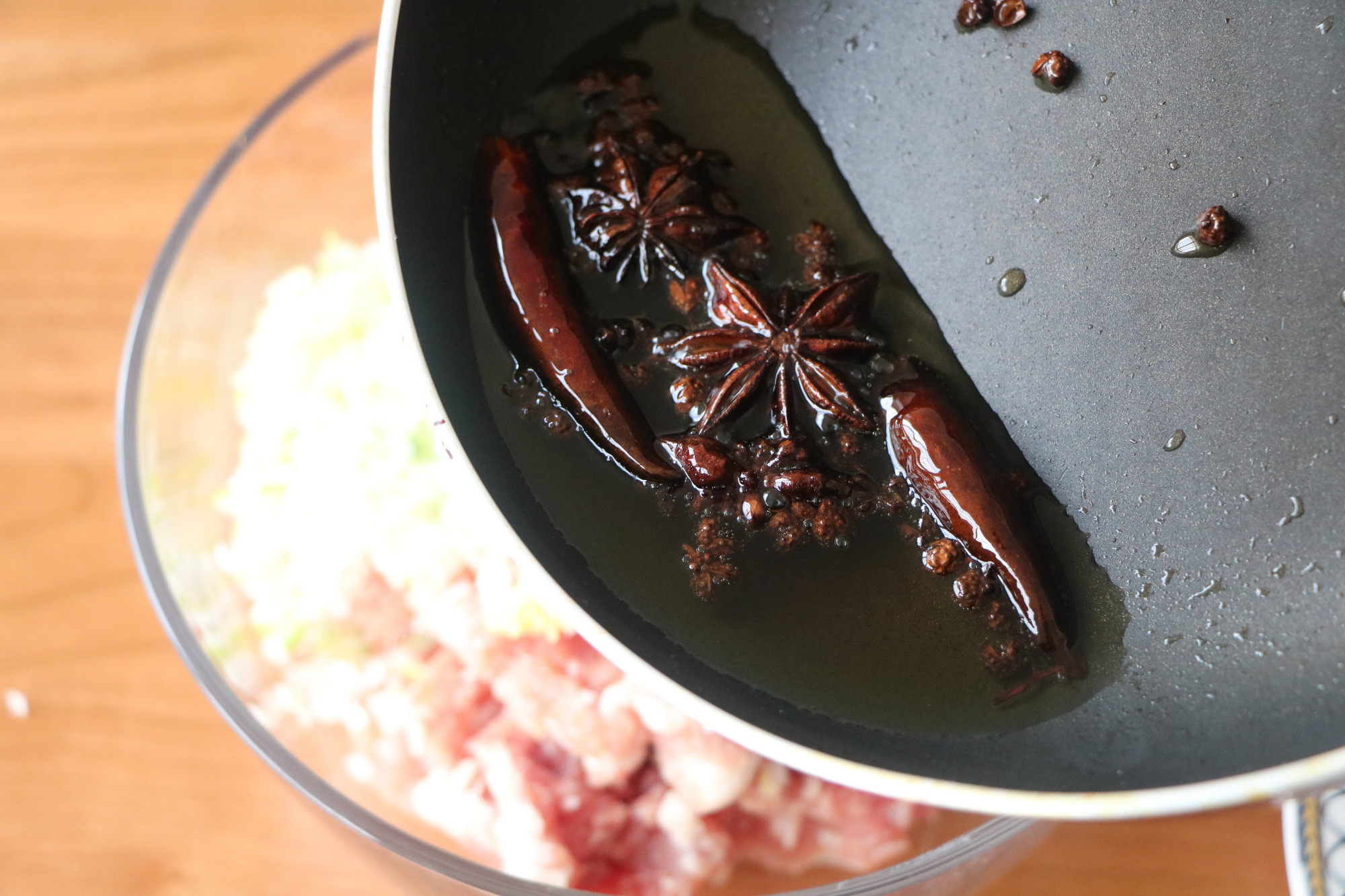 大葱肉饺子调馅儿的方法,大葱猪肉馅儿的饺子怎么调好吃