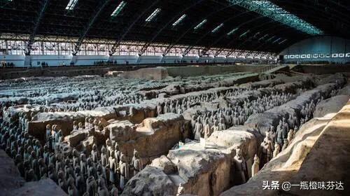 秦兵马俑三个坑有什么共同的特点,秦兵马俑一二三坑详解