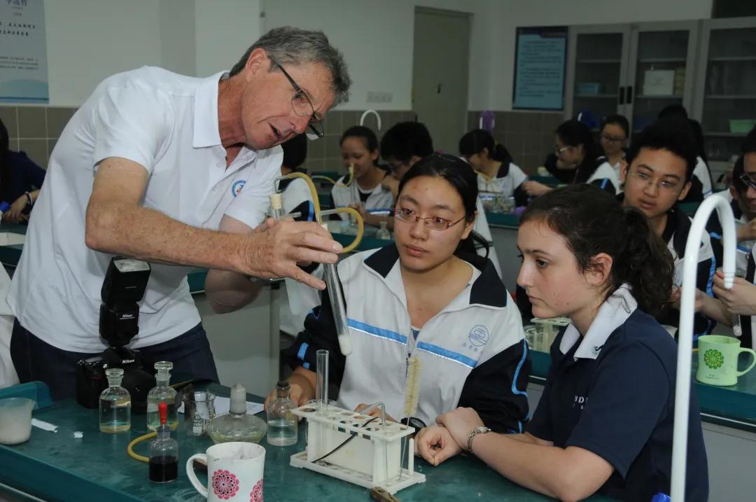 成都铁中和铁中府河校区,成都铁中