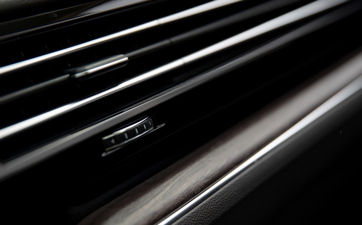 巅峰时配W12，今为销量出2.0T，带托森四驱的途锐还行吗？