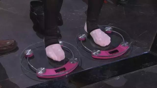 什么动作可以把背撑直,挺不直背怎么办