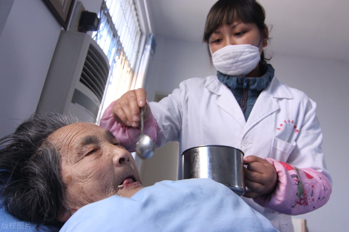 福利院护理员是事业编制吗,我有保育员证能提升工资吗