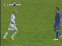 搞笑GJ动态囧图：足球场上的“少林”功夫