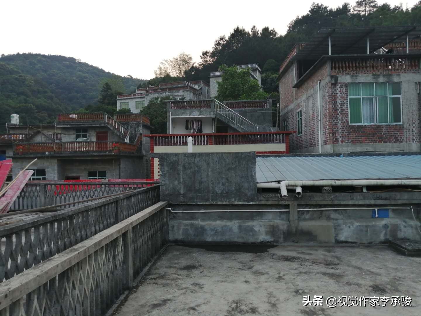 哦，德保县荣华乡乐屯，我土土的故乡和土土的家乡人，春天好！