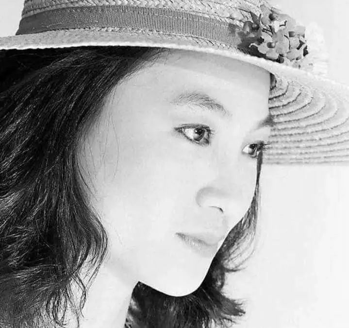 帽子歌后凤飞飞照片,台湾歌后凤飞飞简历