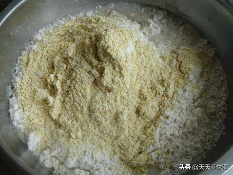 内裤上好多脏东西怎么回事,女性裤子有很大异味怎么回事