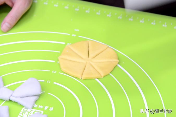 自然开花奶香开花馒头教程全过程,双层玫瑰花馒头教程全过程