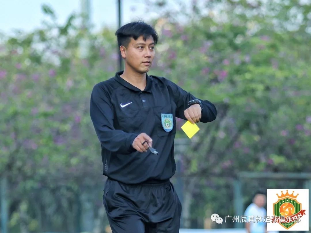 足球运动员为抗击疫情献力,疫情不隔离关爱