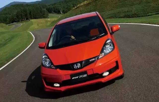 月薪3500适用，这4款代步小车“墙裂”推荐！养车无压力