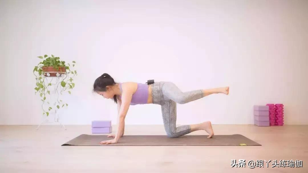 不要只关注臀大肌，激活臀中肌，让骨盆稳定臀部更翘