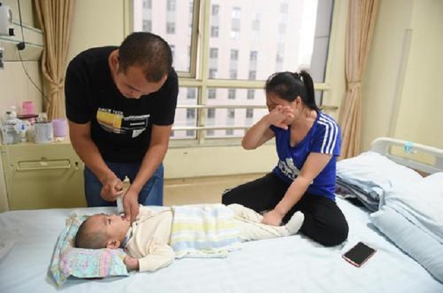 一小孩误吞樟脑丸,51岁婴儿误吞樟脑丸后续