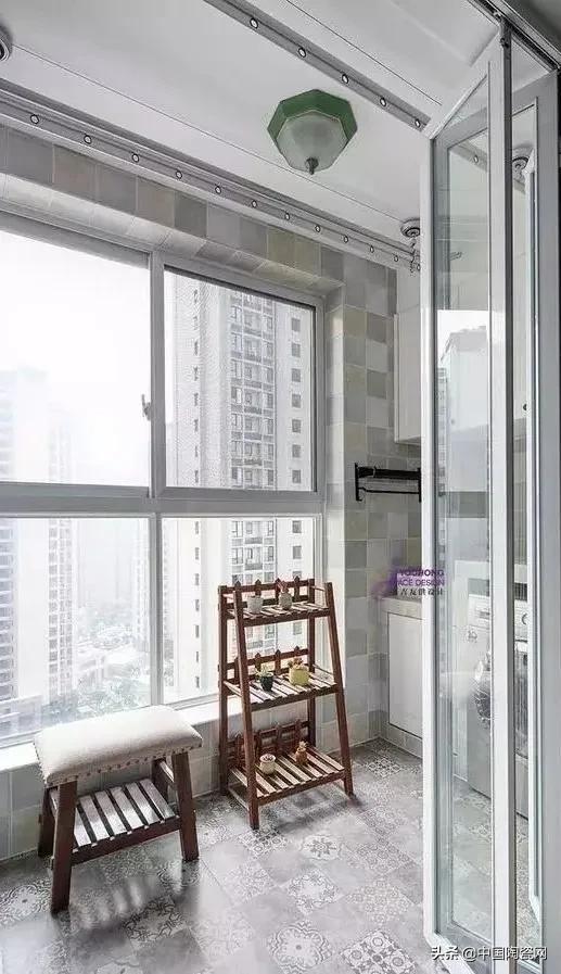 外阳台砖怎么贴最好看,阳台贴白色砖好看还是灰色的好看