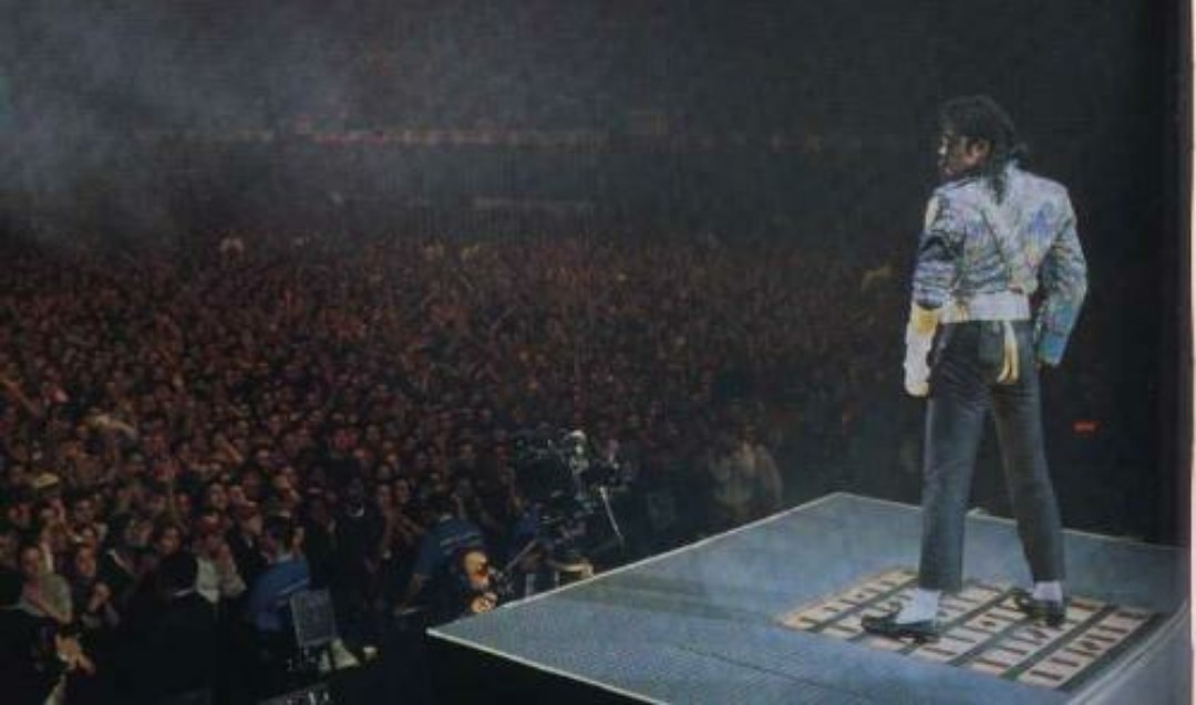 1983年迈克尔杰克逊日本演唱会,迈克尔杰克逊blackorwhite1992年彩排