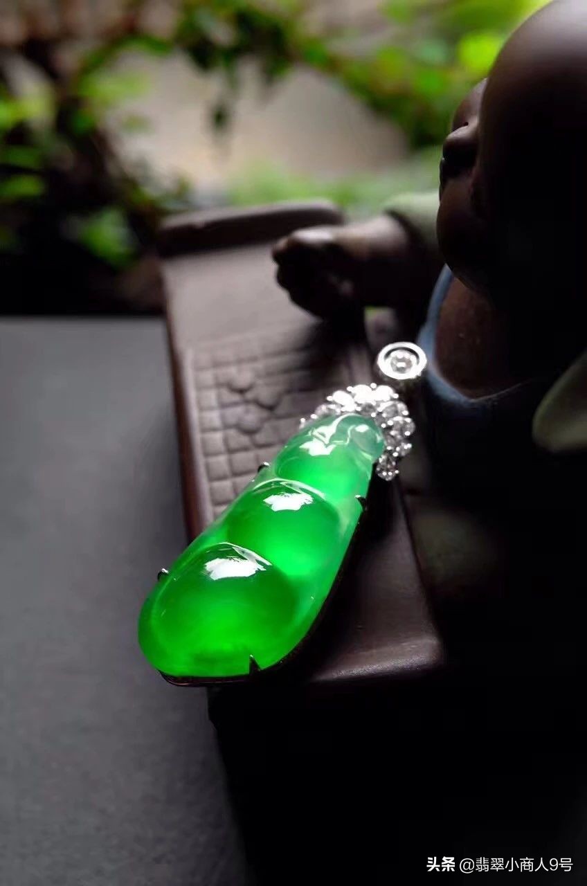 翡翠苍蝇翅原石表现,翡翠的苍蝇翅是啥样的啊