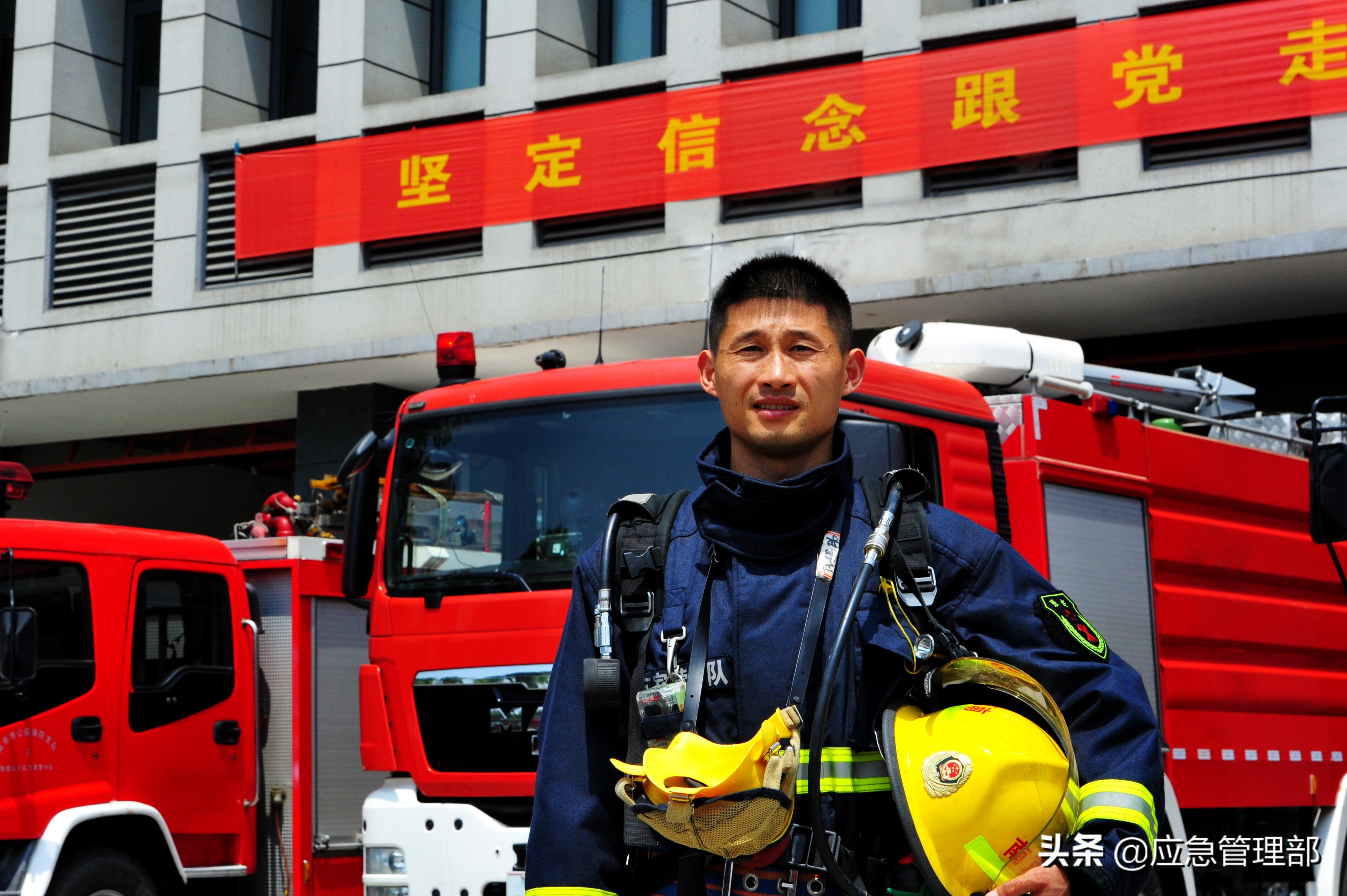 赴汤蹈火铸忠诚,消防救援队伍赴汤蹈火先进事迹