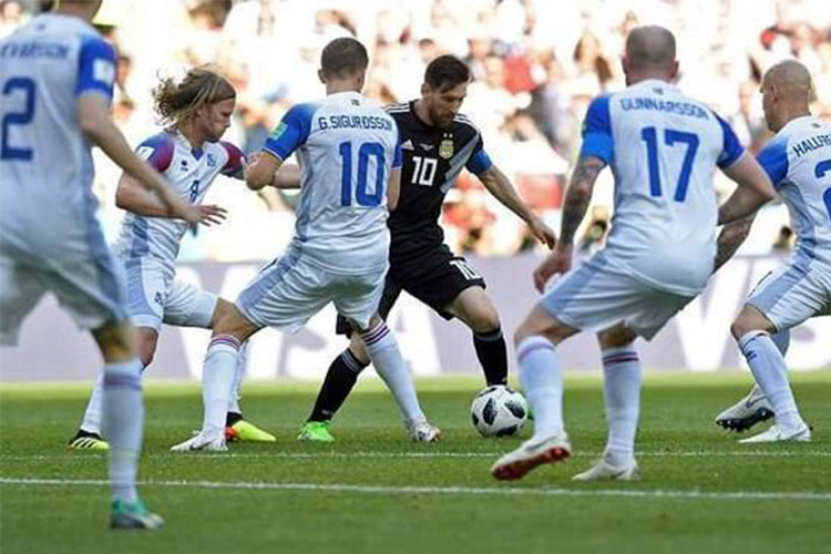 世界足球先生梅西演讲,世界足球先生梅西罗纳尔多