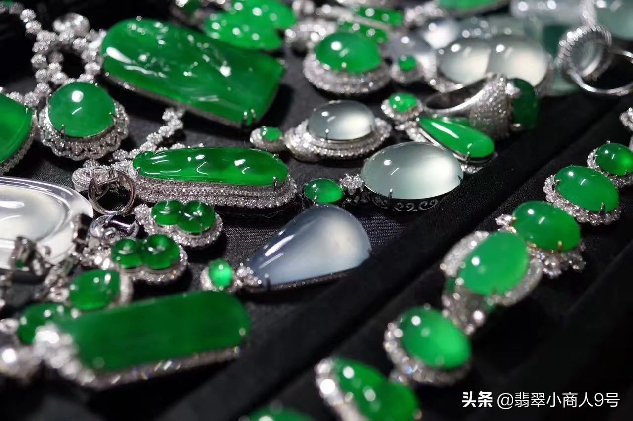 翡翠苍蝇翅原石表现,翡翠的苍蝇翅是啥样的啊