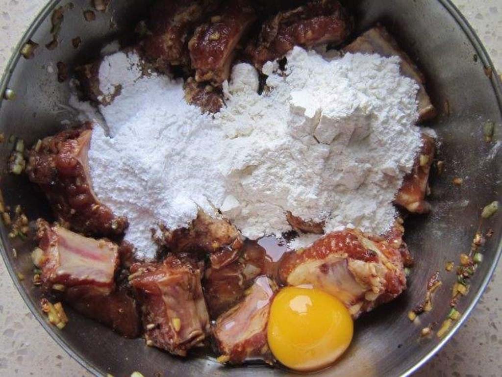 炸排骨怎么做让排骨入味而且烂,炸排骨的最正确方法