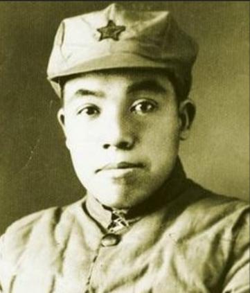 毛*东泽**为堂弟买火车票，也出现“一票难求”，警卫员为此排队3天