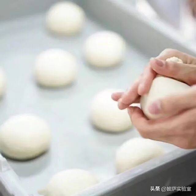 披萨面团发酵一般要几个小时,披萨面团发酵好之后要排气吗