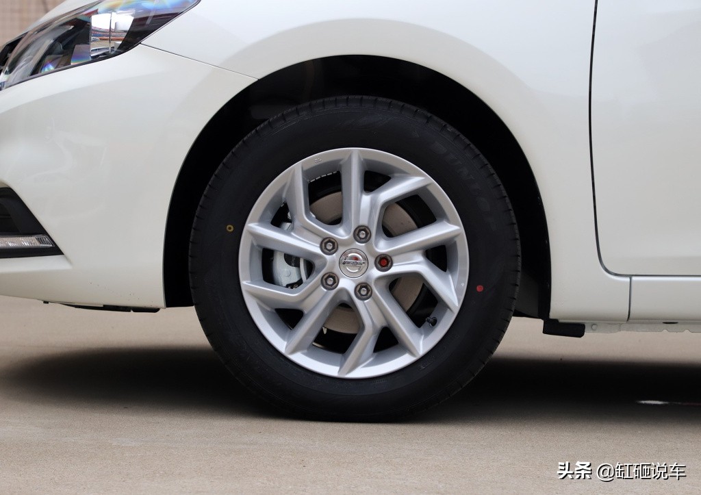 最新款日产骐达价格,11款骐达空间大吗